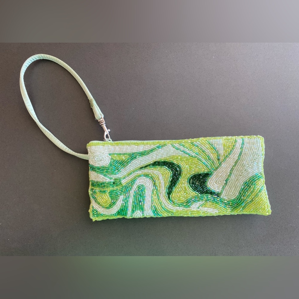 Y2K Liz Clairbone Green Beaded Swirl Pattern Wristlet